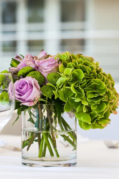 Roses and hydrangeas — Stock Photo, Image