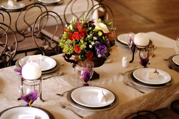 Decoración de la mesa en una boda — Foto de Stock