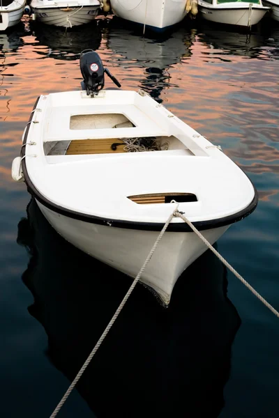 Fischerboot angedockt. — Stockfoto