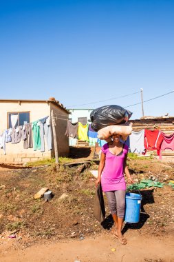 bir eşek gibi yığılmış