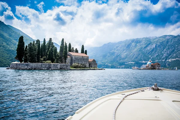 Island views from the bow — Stock Photo, Image