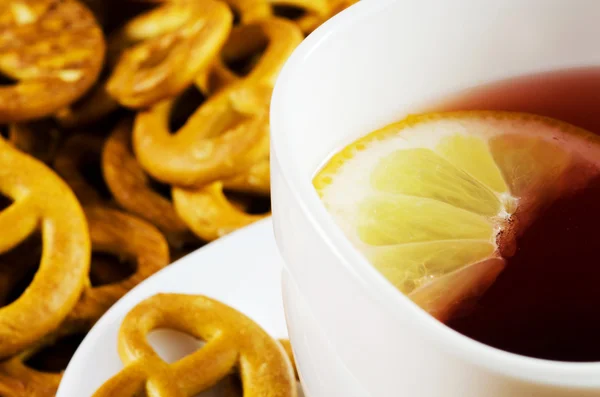 Tea and crackers — Stock Photo, Image