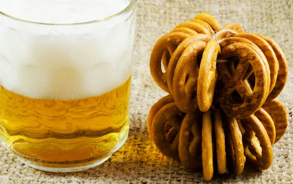 Pivo a sušenky — Stock fotografie