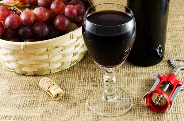 Red wine and grapes — Stock Photo, Image