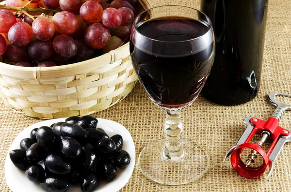 Red wine and grapes — Stock Photo, Image