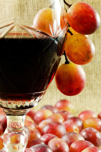 Red wine and grapes — Stock Photo, Image