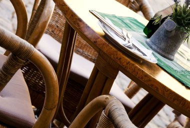 ile boş sandalyeler Teras.