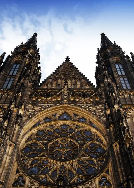 在捷克共和国布拉格圣维特大教堂的塔. — 图库照片