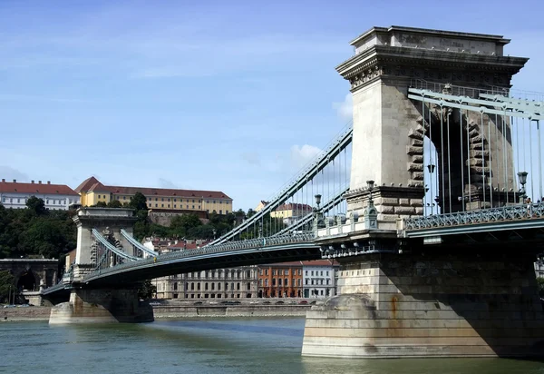 Bro över floden Donau i budapest, Ungern. — Stockfoto