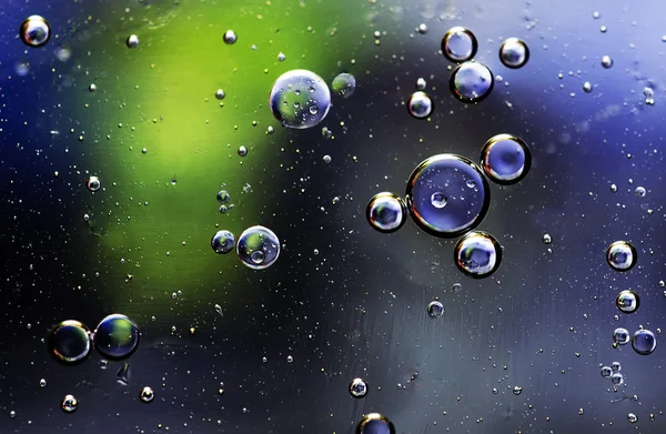 Gotas de óleo na água . — Fotografia de Stock