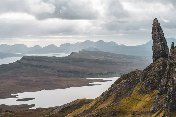 Erstaunliche dramatische Aufnahme des alten Mannes von Storr, Isle of Skye, Schottland, Herbst 2021 — Stockfoto