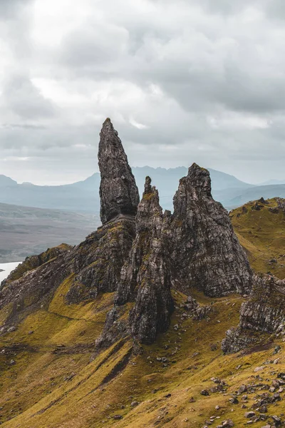 Incroyable prise de vue dramatique du vieil homme de Storr, île de Skye, Écosse, automne 2021 — Photo