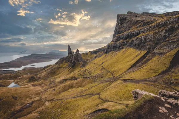 Erstaunliche dramatische Aufnahme des alten Mannes von Storr, Isle of Skye, Schottland, Herbst 2021 — Stockfoto