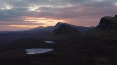 2021 sonbaharında Skye Adası 'ndaki Quiraing ve çevre bölgelerin hava görüntüsü.