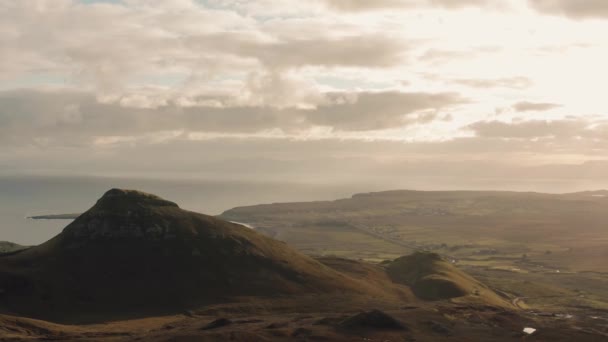 Aerial view of the Quiraing and surrounding areas in Isle of Skye, Autumn 2021 — Wideo stockowe