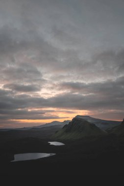 2021 sonbaharında Skye Adası 'ndaki Quiraing ve çevre bölgelerin hava görüntüsü.