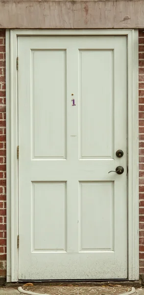 giriş kapısı beyaz