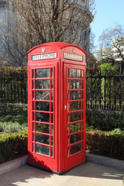 Londra'ya geleneksel kırmızı phonebox