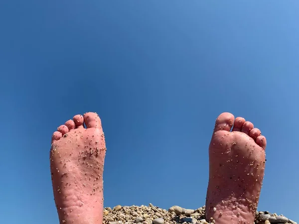 Feet Sea Pebbles Sky Male Legs Nipples Feet Seashore — Stock Photo, Image