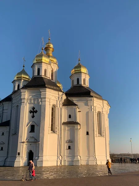하늘을 배경으로 교회의 교회와 기독교는 역사적 건축물이다 2021 — 스톡 사진