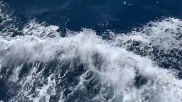 Flujo Agua Lado Buque Mar Salpicaduras Del Mar Desde Velero — Vídeos de Stock
