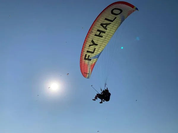 Parapente Turquía Paracaidismo Fondo Del Cielo Polvo Deportivo Parapente Turquía — Foto de Stock