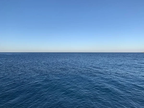 Голубое Небо Спокойный Морской Горизонт Фоновая Текстура Голубое Небо Чистая — стоковое фото
