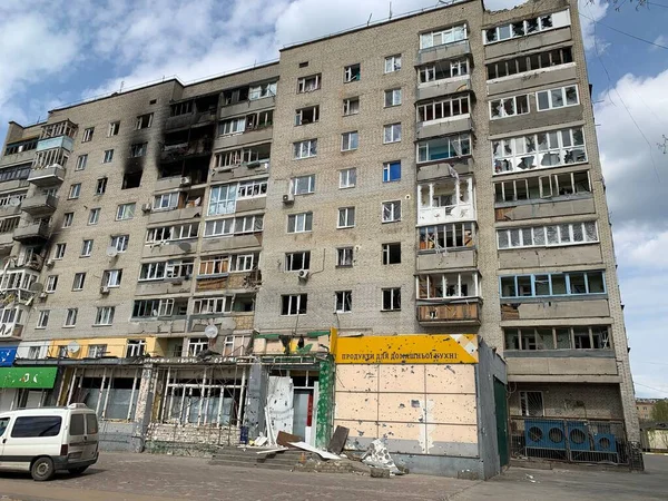 Clădirea Înaltă Ars Dintr Carapace Artilerie Locuințe Deteriorate Urmare Agresiunii — Fotografie, imagine de stoc