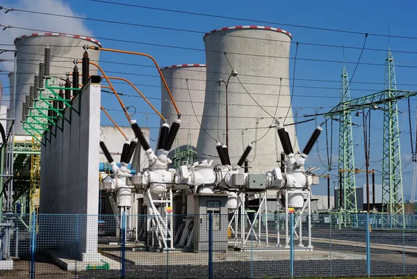 Transformadores na central eléctrica de carvão — Fotografia de Stock