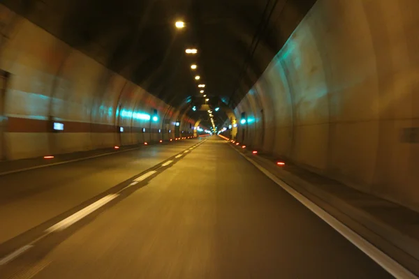 Światło w tunelu — Zdjęcie stockowe