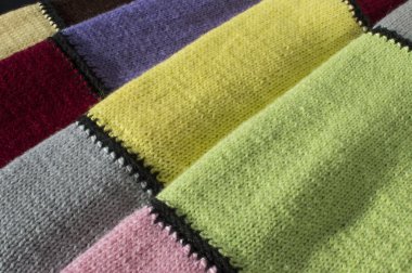 yün, ipek, çok renkli, örgü şal kıvrımlar tarafından koymak.