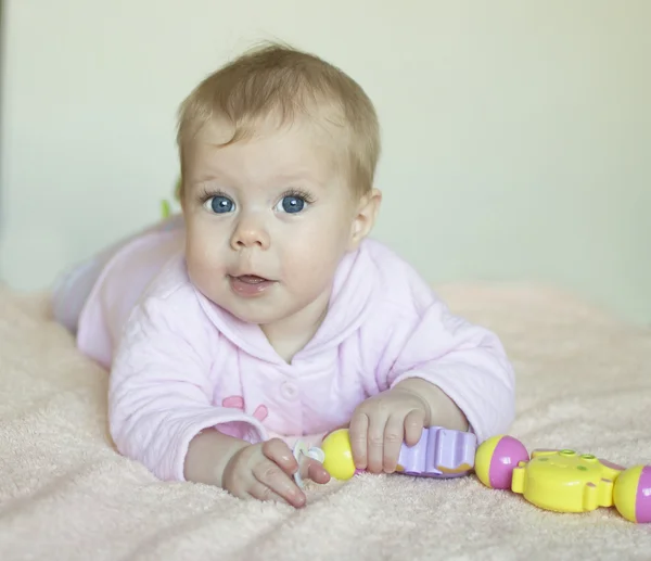 Yarım yıl bebek portresi. — Stok fotoğraf