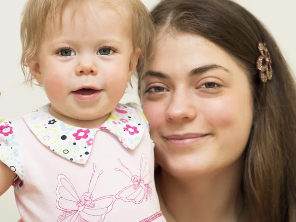 Young mother with the baby. — Stock Photo, Image