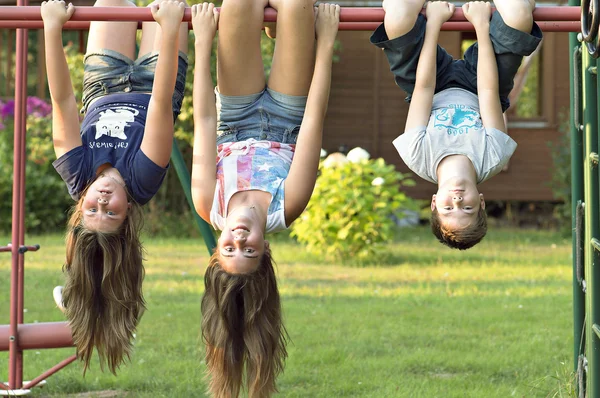 Outdoor portrait of group of teenagers. — Stock Photo, Image