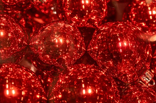 Χριστουγεννιάτικα Παιχνίδια Κουτί Αφηρημένο Φόντο Των Χριστουγέννων Μπάλες Κόκκινο Χρώμα — Φωτογραφία Αρχείου