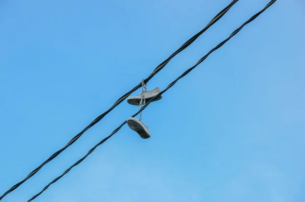 Sneakers Hang Electric Wires Background Blue Sky — Fotografia de Stock