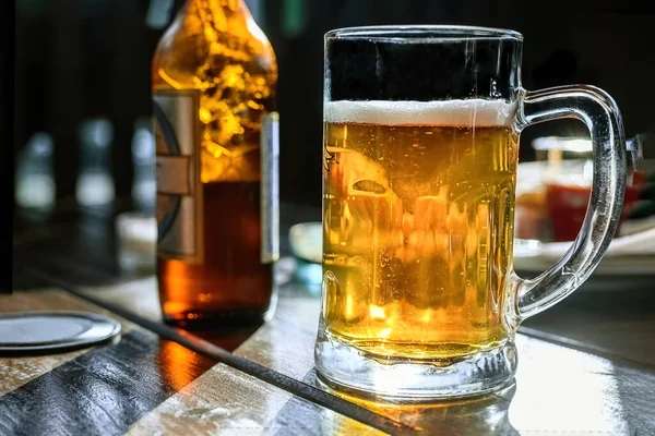 Beer Mug Beer Bottle Bar Table Light Beer Glass Tasty — Stock Photo, Image