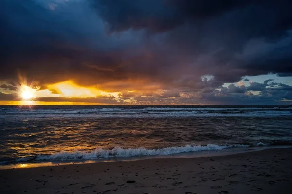 Beautiful Sunset Stormy Sea Bright Colors Magical Light Beautiful Clouds — Stock Photo, Image