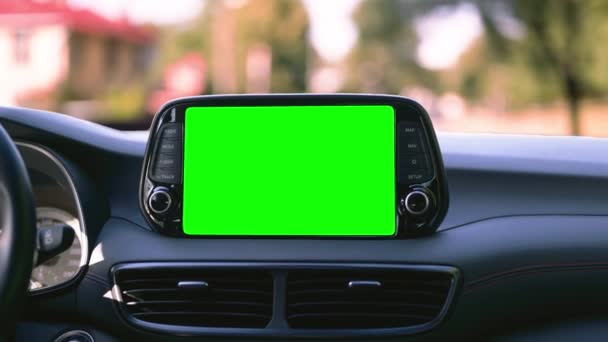 Pantalla Navegación Verde Salpicadero Desde Interior Coche Nuevo Moderno — Vídeo de stock