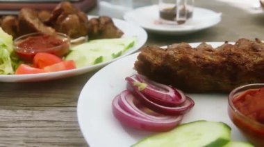 Lula kebabı. Ermeni, Azerbaycan ve Güney Kafkasya, Orta Doğu ve Orta Asya 'daki diğer ülkelerin mutfağı..