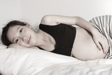 Asyalı hamile kadın