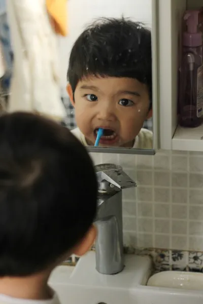 Cute little boy brushing teeth — Stock Photo, Image