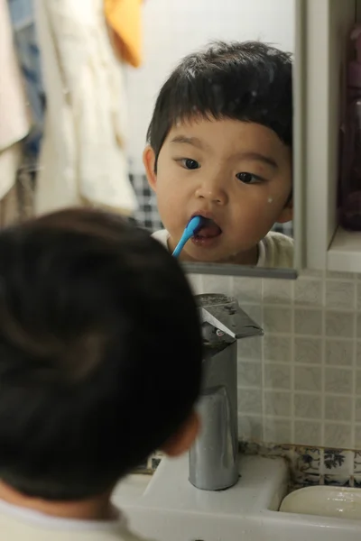 Cute little boy brushing teeth — Stock Photo, Image