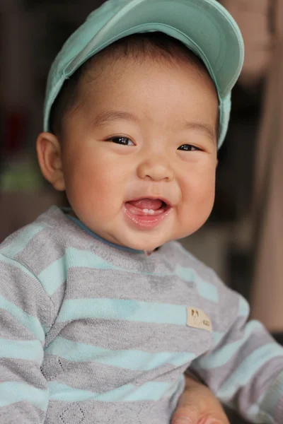 Smiling asian boy portrait — Stock Photo, Image