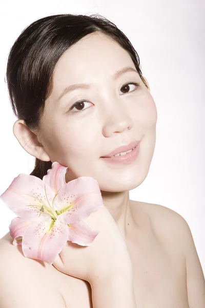 Азиатская девушка с красивой кожей — стоковое фото