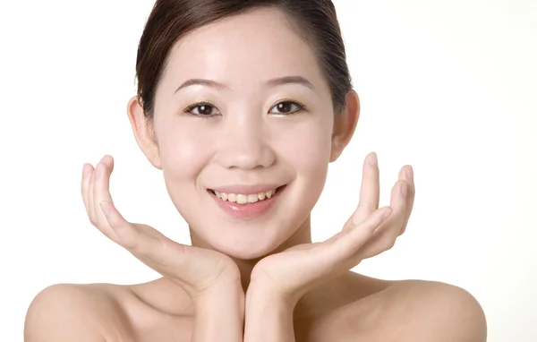 Una chica asiática con hermosa piel después del spa — Foto de Stock