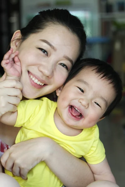 Asiatique mère et son fils — Photo