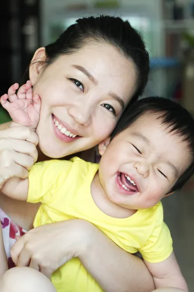 Asiatique mère et son fils — Photo