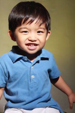 gülümseyen güzel Asyalı çocuk