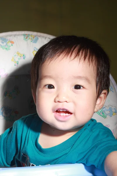 Новорожденный азиатский ребенок — стоковое фото